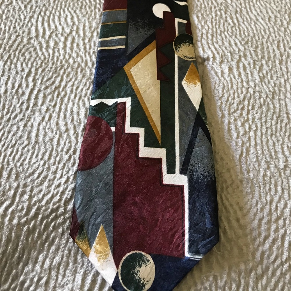 Deco inspired men’s silk tie.